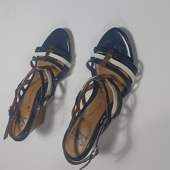 Sofft Woman's Posh Sandals Size 6 Navy Blue and White. - Picture 3 of 14